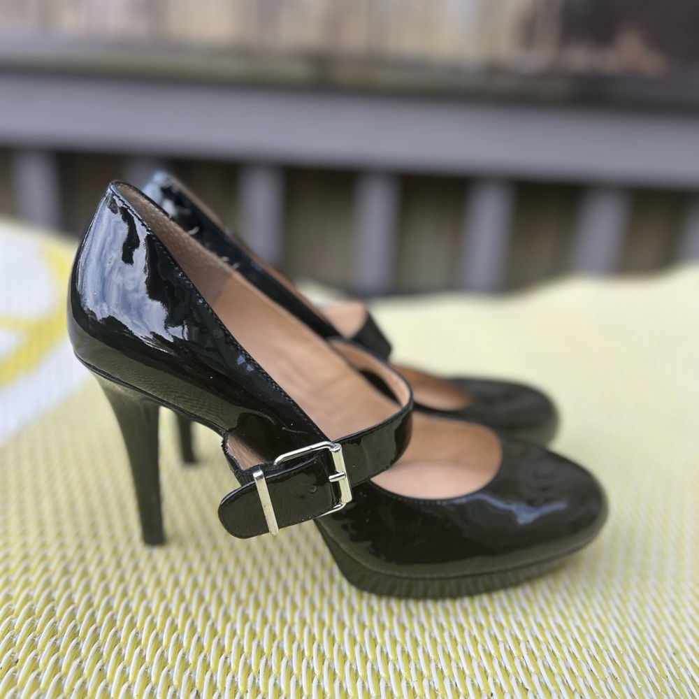 Gianni Bini Glossy Black Heels with Buckle
